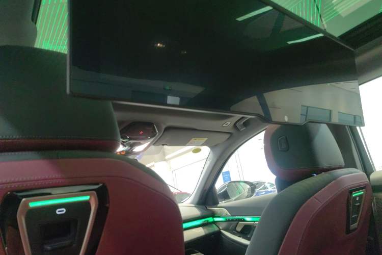 Used BMW 5 Series 2025 530Li Luxury Edition M Sport Package Headliner