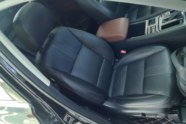 Used GAC Trumpchi GS8 2017 320T Two-Wheel Drive Luxury Smart Connectivity Version (7 Seats)