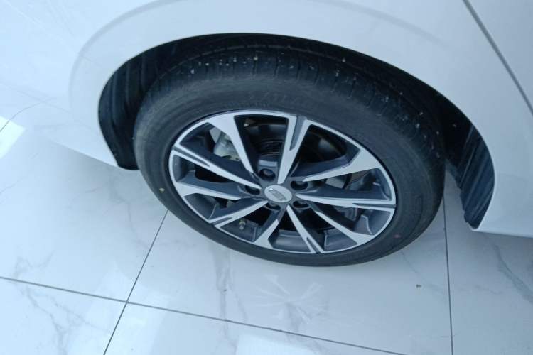 Used Geely Auto Emgrand 2025 4th Generation 1.5L CVT Flagship Version Exterior 5