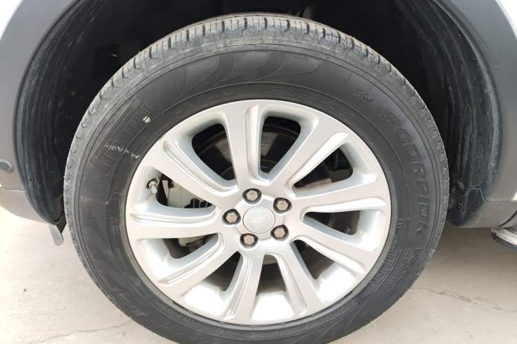 Used Land Rover Discovery Sport 2019 240 PS SE Version China VI Standard Left Front Wheel Hub