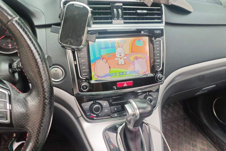 Used Haval H6 2017 Red-Label Sport Edition 1.5T Automatic Two-Wheel Drive Luxury Model Audio And AC Panel