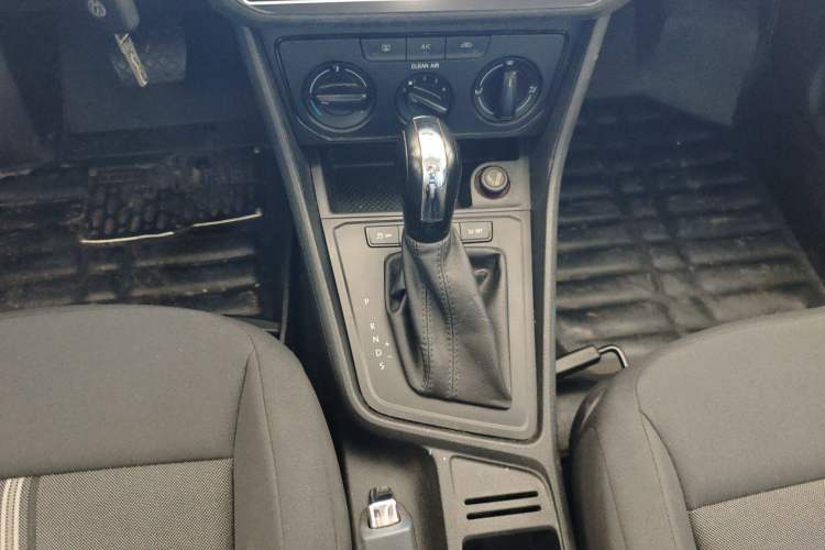 Used Volkswagen Gran Lavida 2015 1.6L Automatic Fashion Edition
