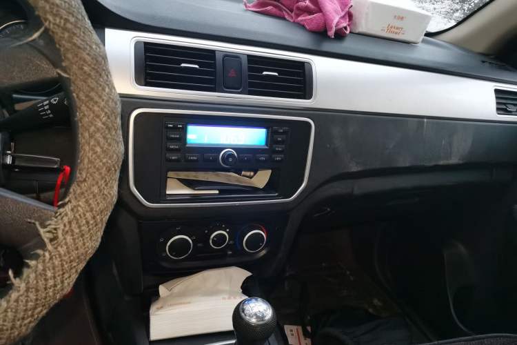 Used CHANGAN KAICHENG Shenqi F30 2019 1.5L Comfort Edition China VI Dual-Cab Long Wheelbase DAM15KL Audio And AC Panel