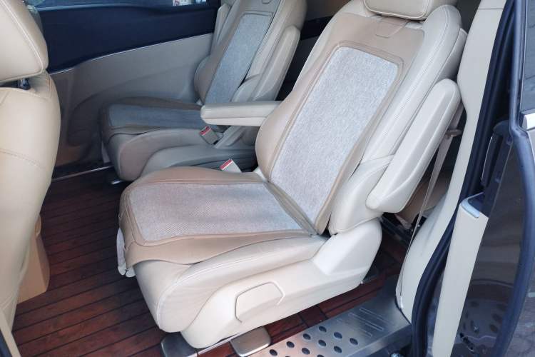 Used Buick GL8 2023 Facelifted Land Cruiser Executive Luxury Version
