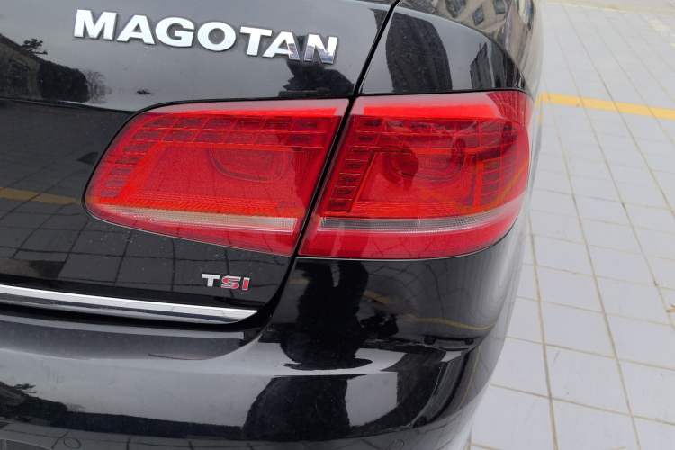 Used Volkswagen Magotan 2015 1.8TSI Advanced Model Right Rear Taillight