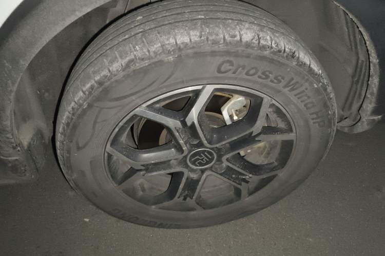 Used BYD Yuan Pro 2023 401 km Deluxe Version Right Front Wheel Hub