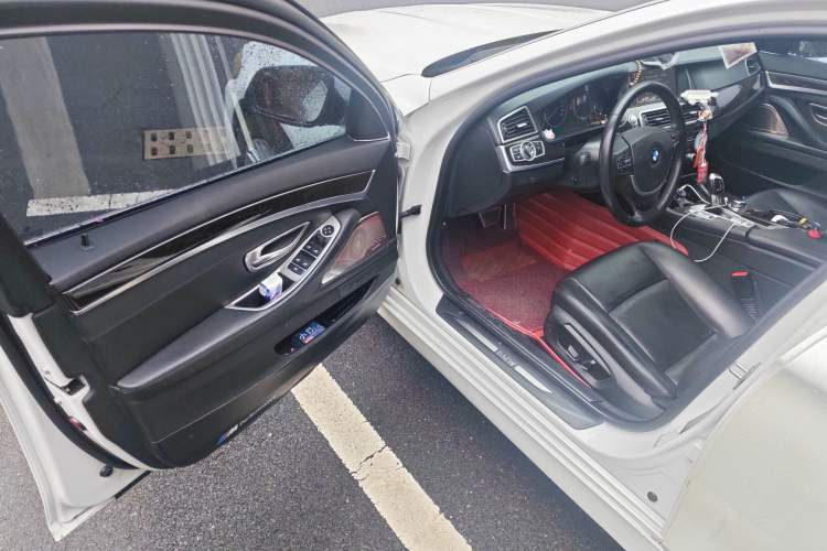 Used BMW 5 Series 2013 525Li Leading Model
