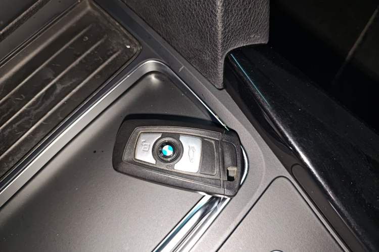 Used BMW 3 Series 2016 320Li Ambition Model
