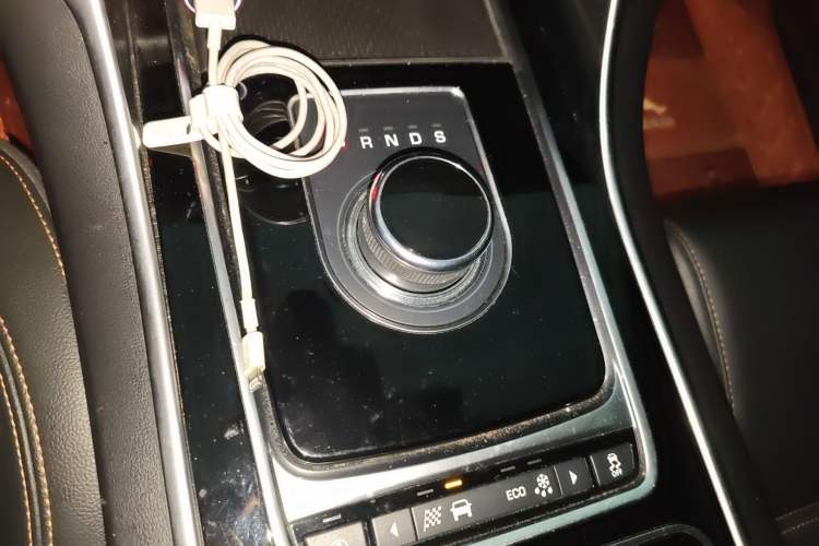 Used Jaguar XEL 2018 2.0T 200 PS Luxury Edition Gear Lever