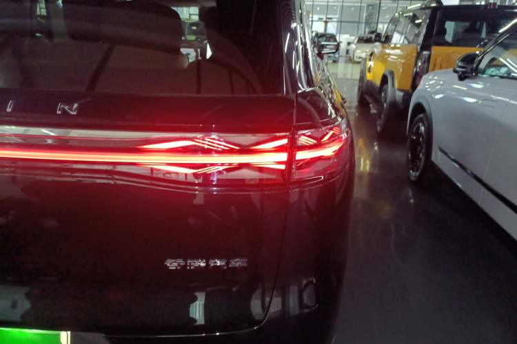 Used Chery T11 2026 Model 220 All-Wheel Drive Family Fun Edition Exterior 3