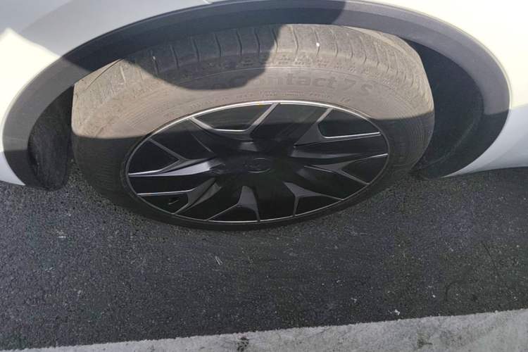 Used Tesla Model Y L 2025 Model Long-Range All-Wheel-Drive Version
