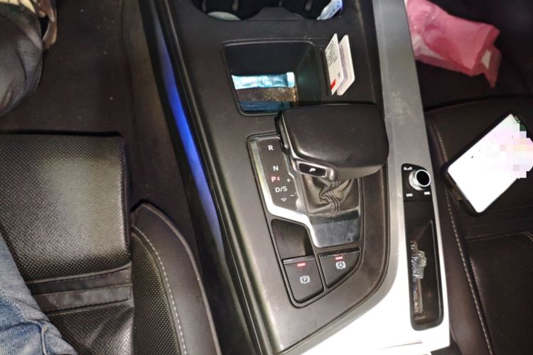 Used Audi A4L 2022 40 TFSI Luxury Dynamic Model Gear Lever