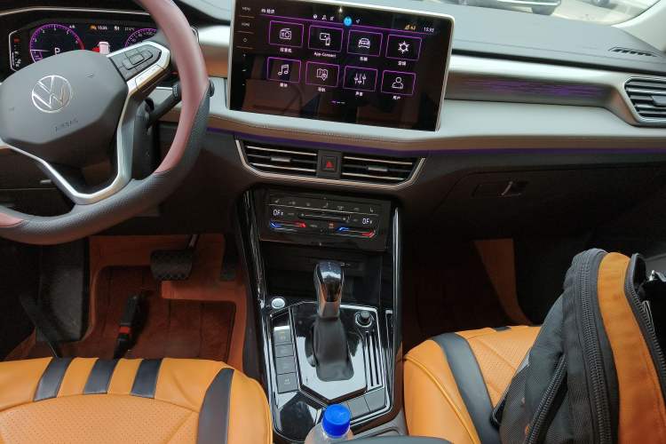 Used Volkswagen Tayron 2024 330TSI Two-Wheel Drive R-Line High-Energy Version Audio And AC Panel