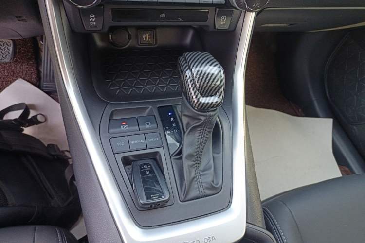 Used Toyota Wildlander 2023 2.0L CVT Two-Wheel Drive Luxury PLUS Edition Gear Lever