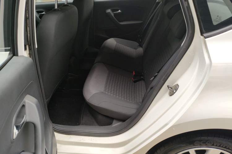 Used Volkswagen Polo 2014 1.6L Manual Comfort Edition
