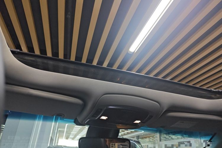 Used Jeep Grand Commander 2018 2.0T Four-Wheel Drive Smart Enjoyment Version China V Emission Standard

