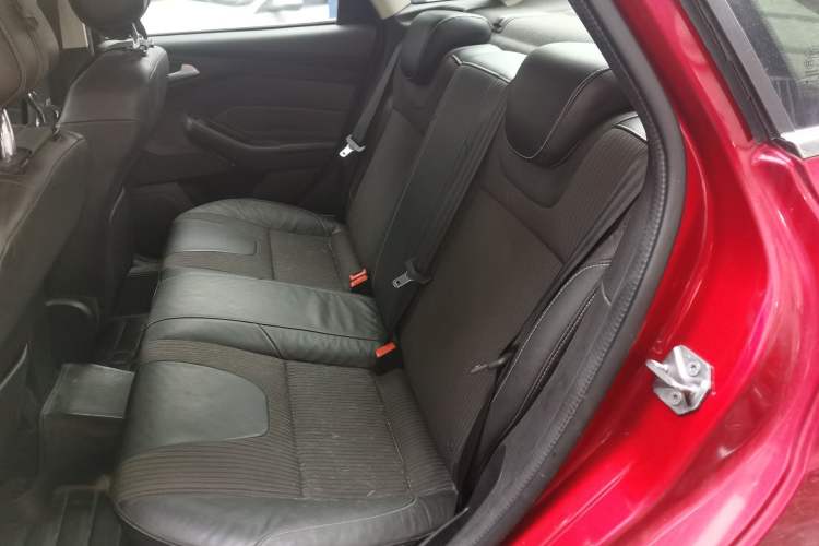 Used Ford Focus 2012 Sedan 1.6L Automatic Fashion Edition
