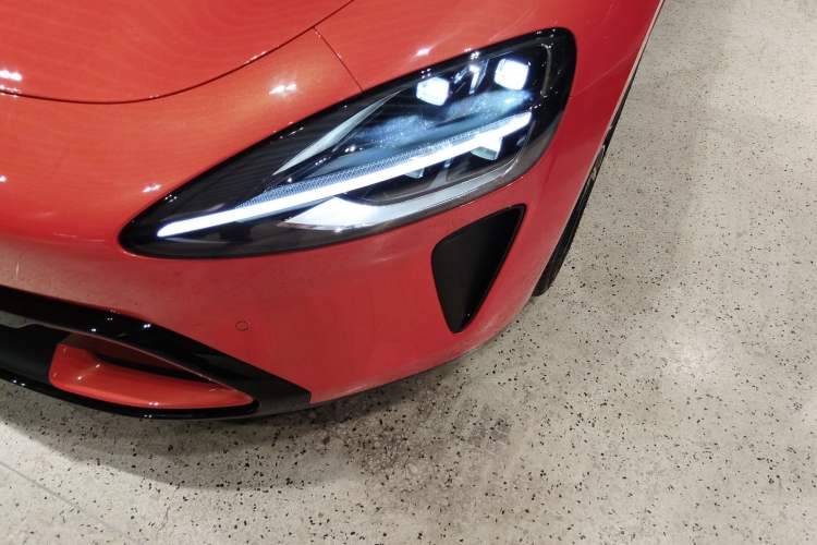 Used Xiaomi Auto SU7 2024 Four-Wheel Drive Ultra-Long Range Advanced Intelligent Driving Max Edition Left Front Headlight