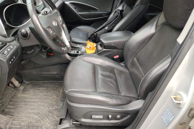 Used Hyundai Santa Fe 2013 2.0T Automatic All-Wheel Drive Top Trim