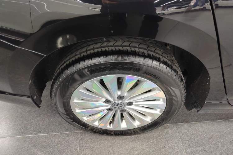 Used Volkswagen Lavida 2019 280TSI DSG Comfort Edition China VI standard Right Rear Wheel Hub