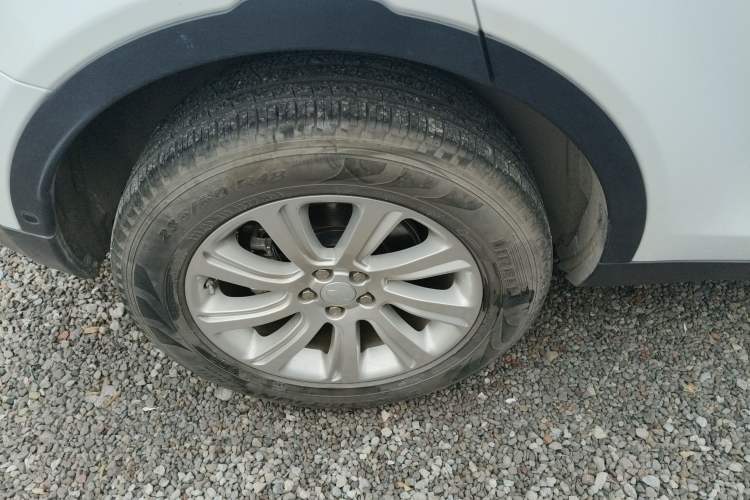 Used Land Rover Discovery Sport 2018 240 PS SE Version Exterior 5