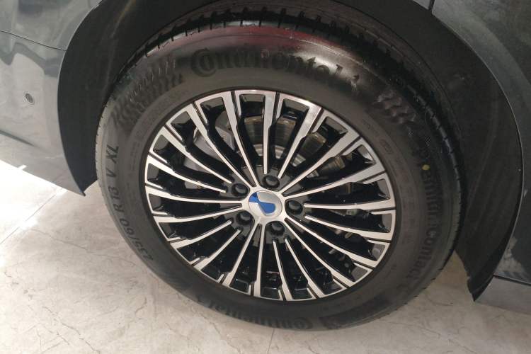 Used Denza D9 2025 DM-i Intelligent Drive 1020 Four-Wheel Drive Flagship Model