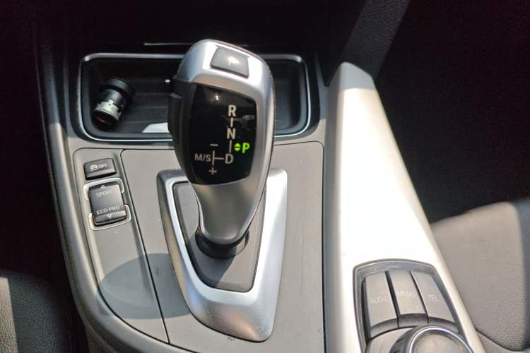 Used BMW 3 Series 2014 320i Active Edition Gear Lever