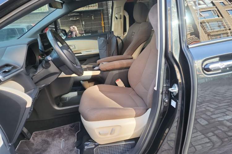 Used Toyota Granvia 2023 2.5L Hybrid Prestige PLUS Edition Left Front Seat