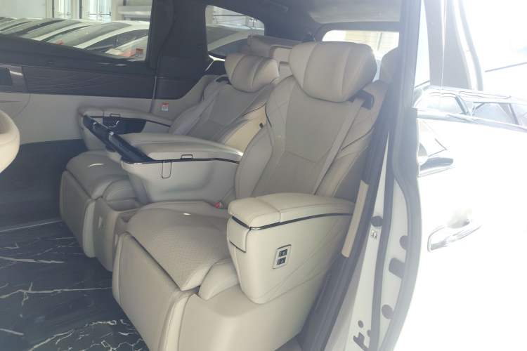 Used Toyota Vellfire 2024 Crown Dual-Engine 2.5L Ultimate Edition
