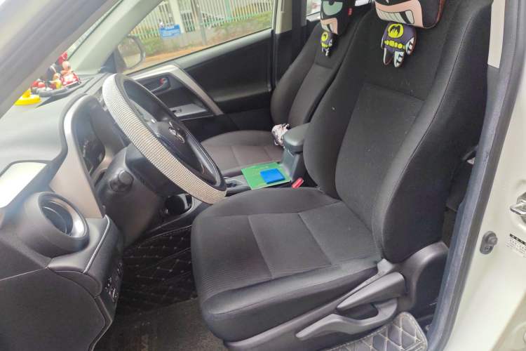 Used Toyota RAV4 2018 2.0L CVT Two-Wheel Drive Fashion X Edition Left Front Seat