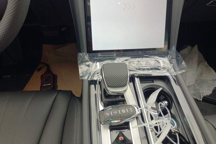 Used Hongqi H5 2025 2.0T Automatic Flag Edition – 500 000 Units Commemorative Version
