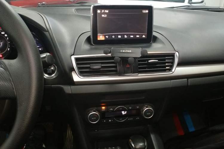 Used Mazda Mazda 3 Axela 2014 Sedan 1.5L Automatic Luxury Model
