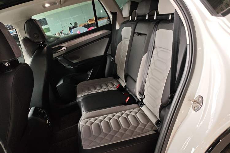 Used Volkswagen Tayron 2023 330TSI Two-Wheel-Drive R-Line High-Energy Version Left Rear Seat