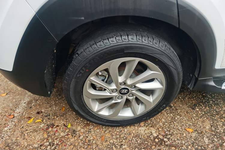 Used Hyundai Tucson 2015 1.6T Dual-Clutch Two-Wheel-Drive Smart Model Exterior 5