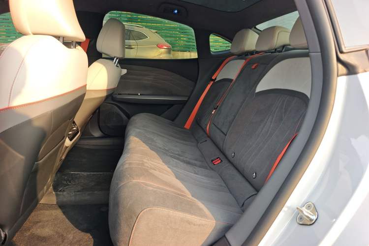 Used Geely Galaxy E8 2024 620 km All-Wheel-Drive Dragon Edition