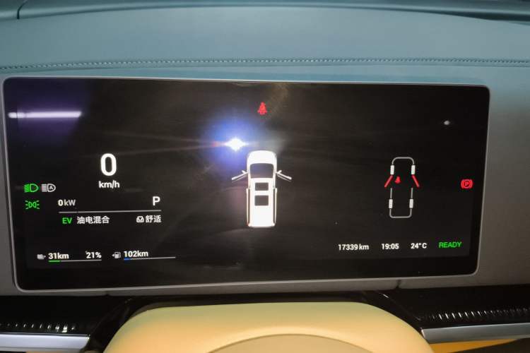 Used VOYAH Dream 2025 PHEV Four-Wheel Drive Excellence Kunpeng Edition Instrument Cluster