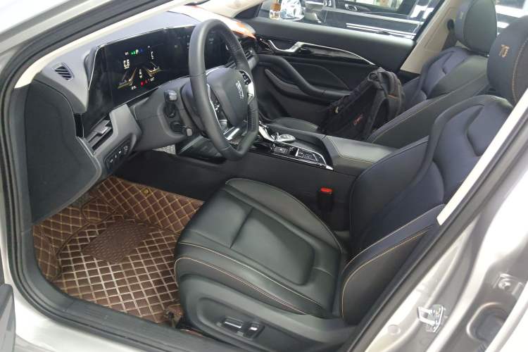 Used Bestune B70 2023 Third Generation 1.5T Automatic Enjoyment Version 70th Anniversary Edition
