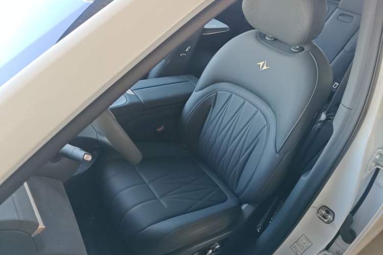 Used Dongfeng eπ eπ008 2025 210Max Range-Extended Version 5 Seats