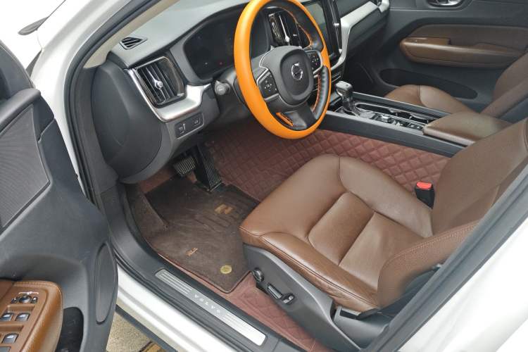 Used Volvo XC60 2019 T5 4x4 Smart Edition China V Standard Driver Seat