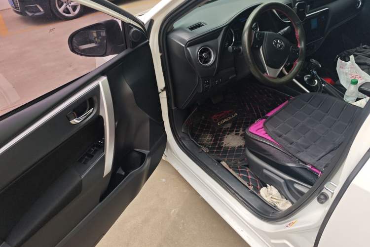 Used Toyota Corolla 2017 Revised Dual-Engine 1.8L E-CVT Leading Edition Driver Seat