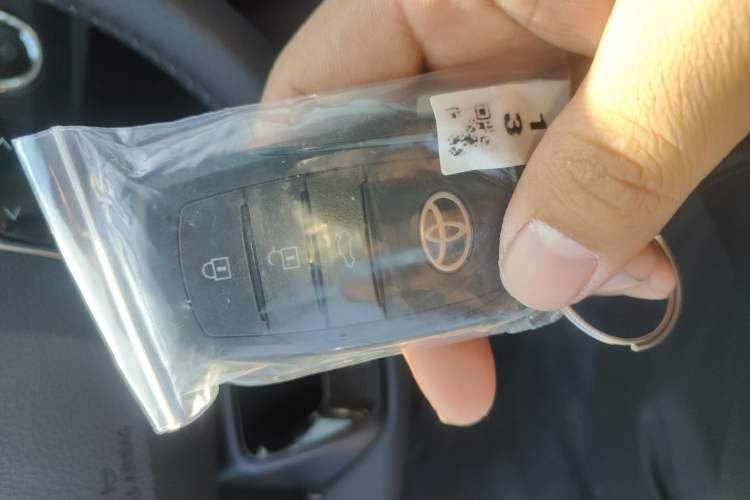 Used Toyota Camry 2026 Model Dual-Engine 2.0HSE Sport Lite Edition
