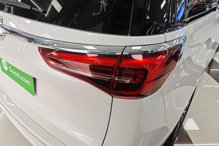 Used Buick GL8 2022 ES Land Cruiser 653T Luxury Model Right Rear Taillight