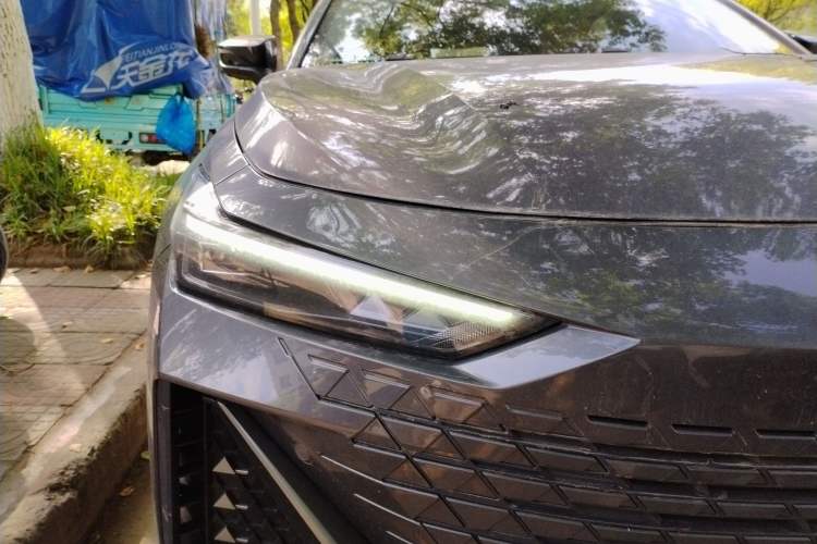 Used CHANGAN UNI-V 2022 1.5T Prestige Version
