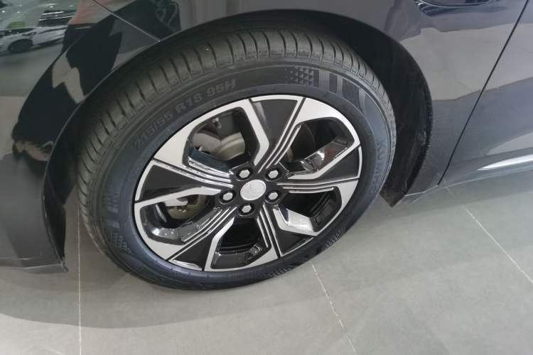 Used Hongqi E-QM5 2022 431 km Charge & Enjoy Edition
