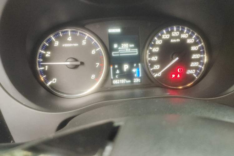 Used Mitsubishi Outlander 2018 2.4L 4x4 Luxury Edition 7-Seater Odometer Close Up