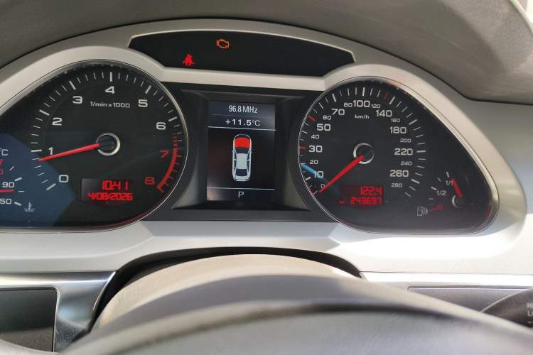 Used Audi A6L 2011 2.0 TFSI automatic Comfort trim Instrument Cluster