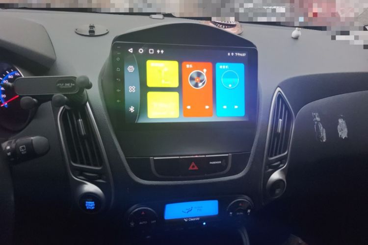 Used Hyundai ix35 2010 2.0L Automatic Two-Wheel Drive Elite Edition GLS Audio And AC Panel