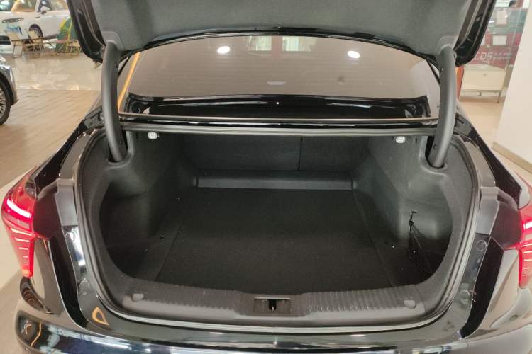 Used Hongqi H5 2023 1.5T HEV Smart Connect Flagship Edition