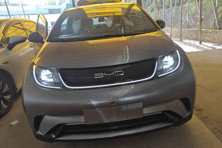 Used BYD Dolphin 2023 420 km Fashion Edition
