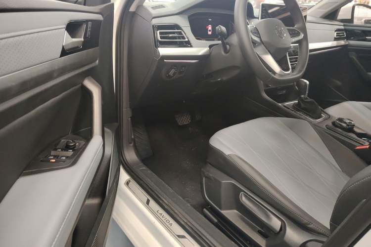 Used Volkswagen Lavida 2023 Revised Version 1.5L Automatic Starry Sky Edition – 5 Million Units